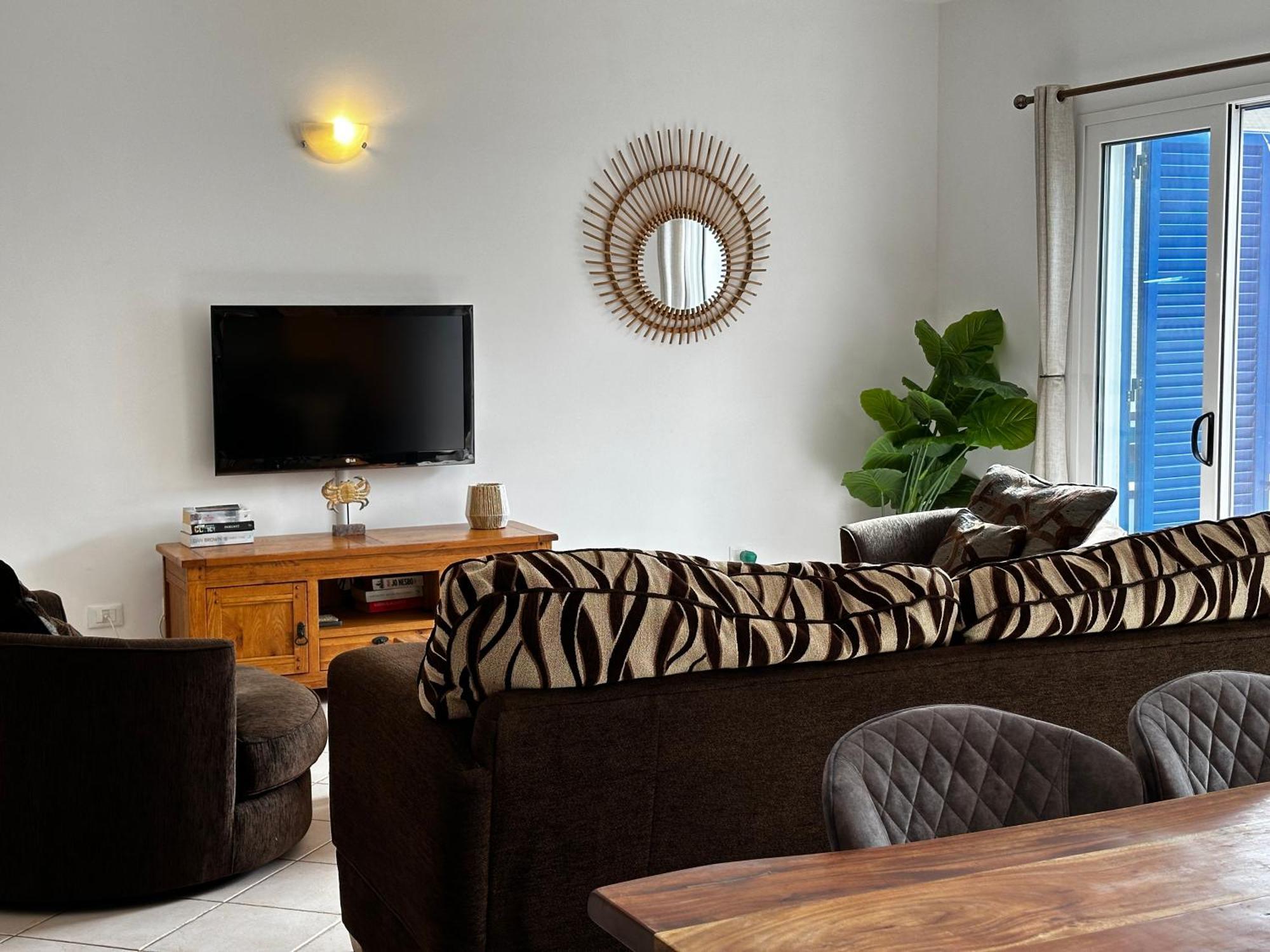 Leme Bedje Two Bedroom - By Bobbywashere ซังตามาเรีย ภายนอก รูปภาพ